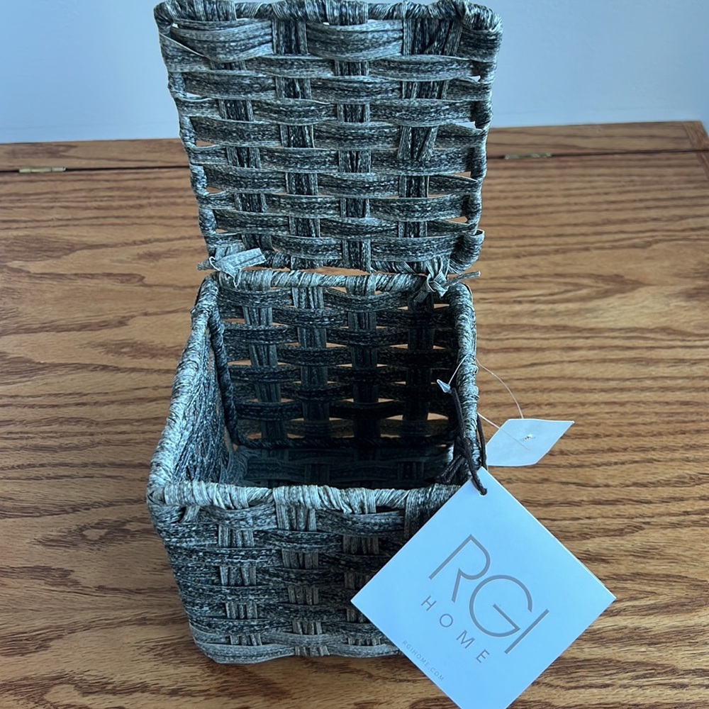 NWT - RGI Home basket cube with lid.  Warm grey tones.
